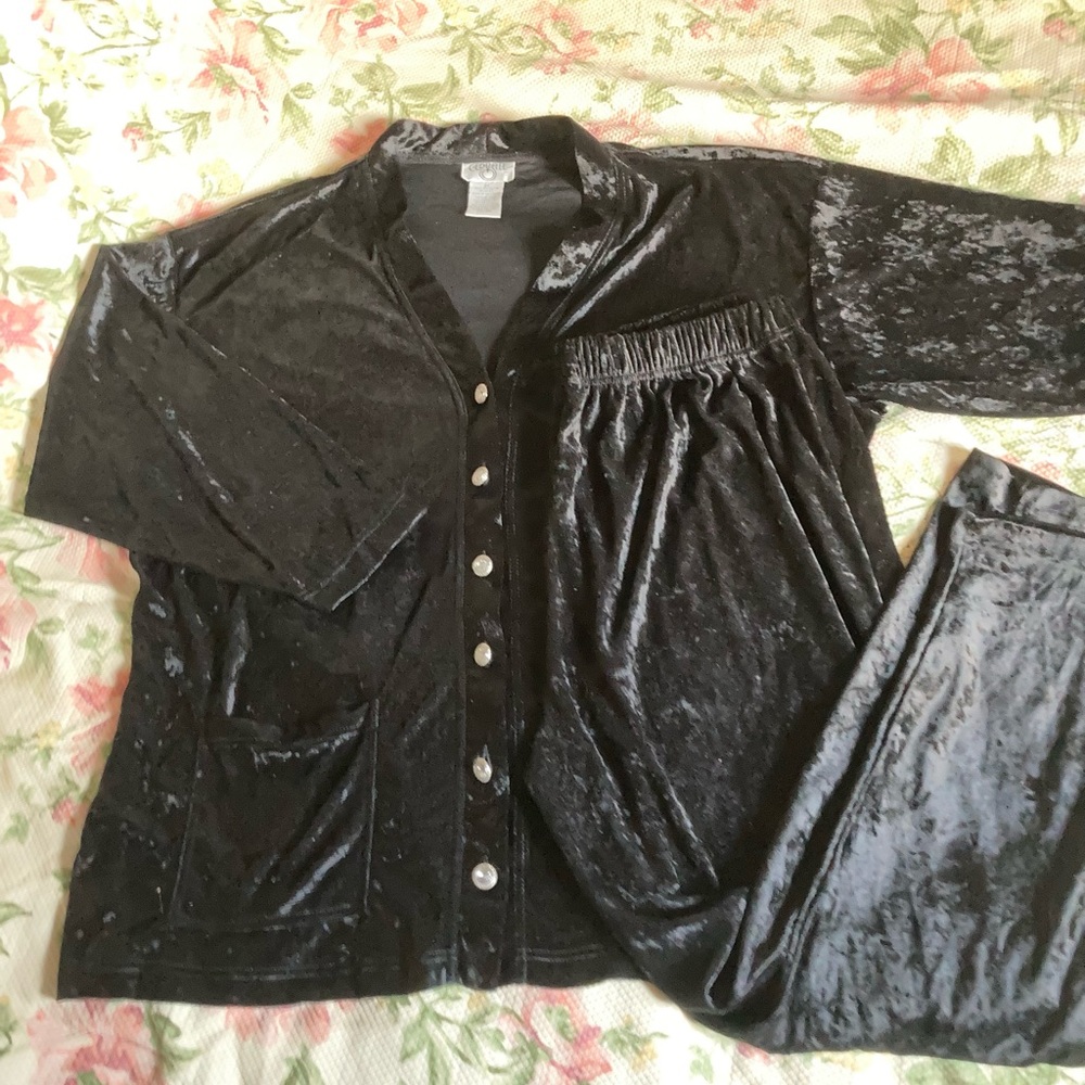 Plus-size velvet pajama set